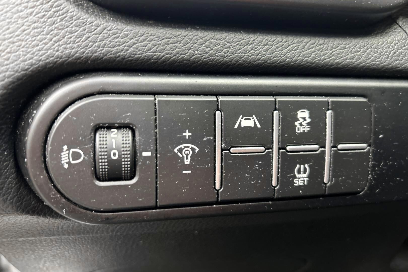Kia Ceed iso kuva 15