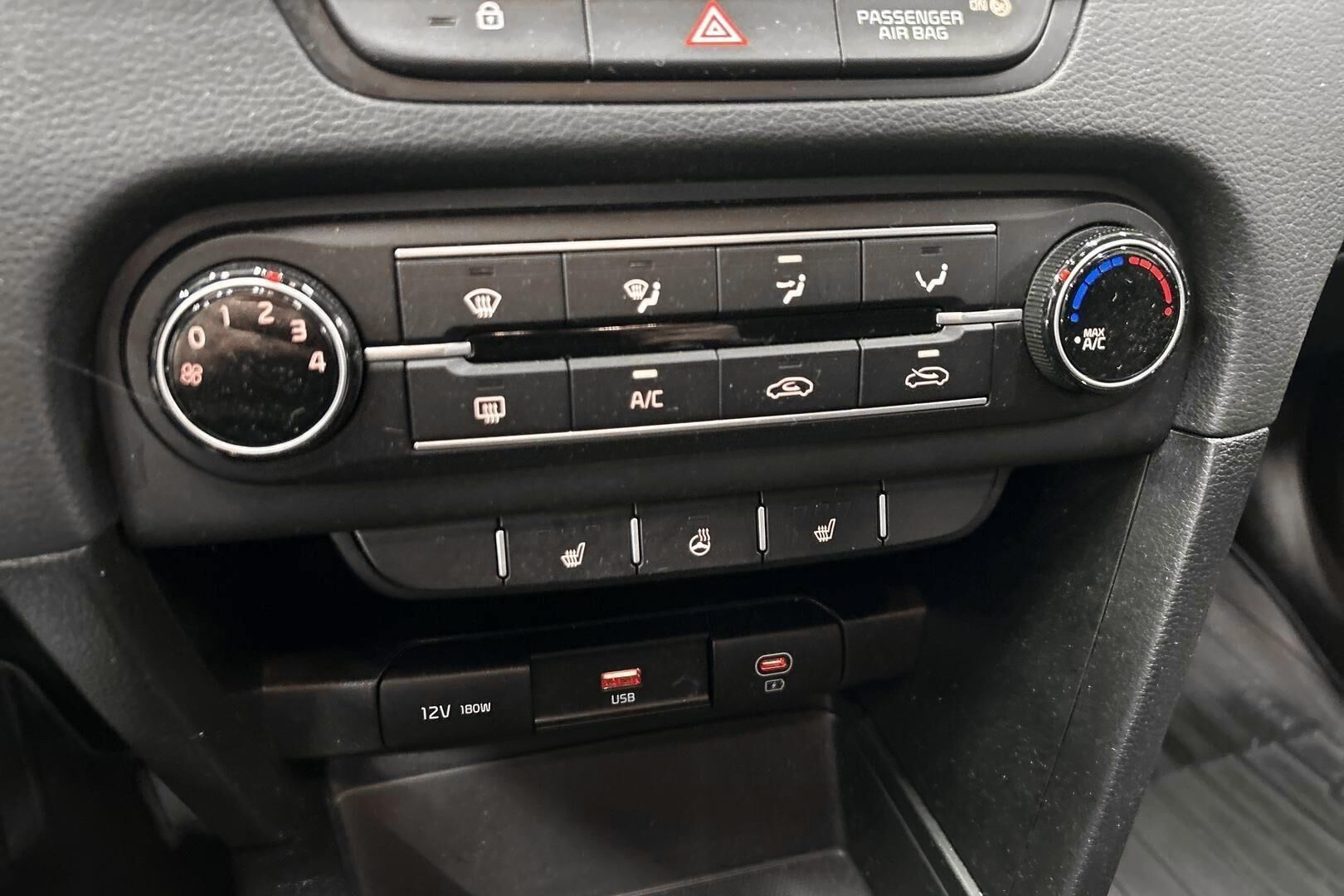 Kia Ceed iso kuva 22