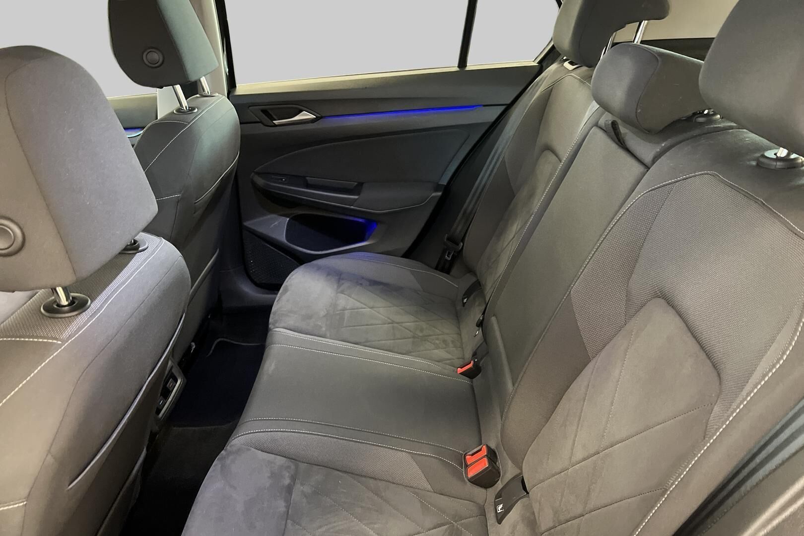 Volkswagen Golf iso kuva 10