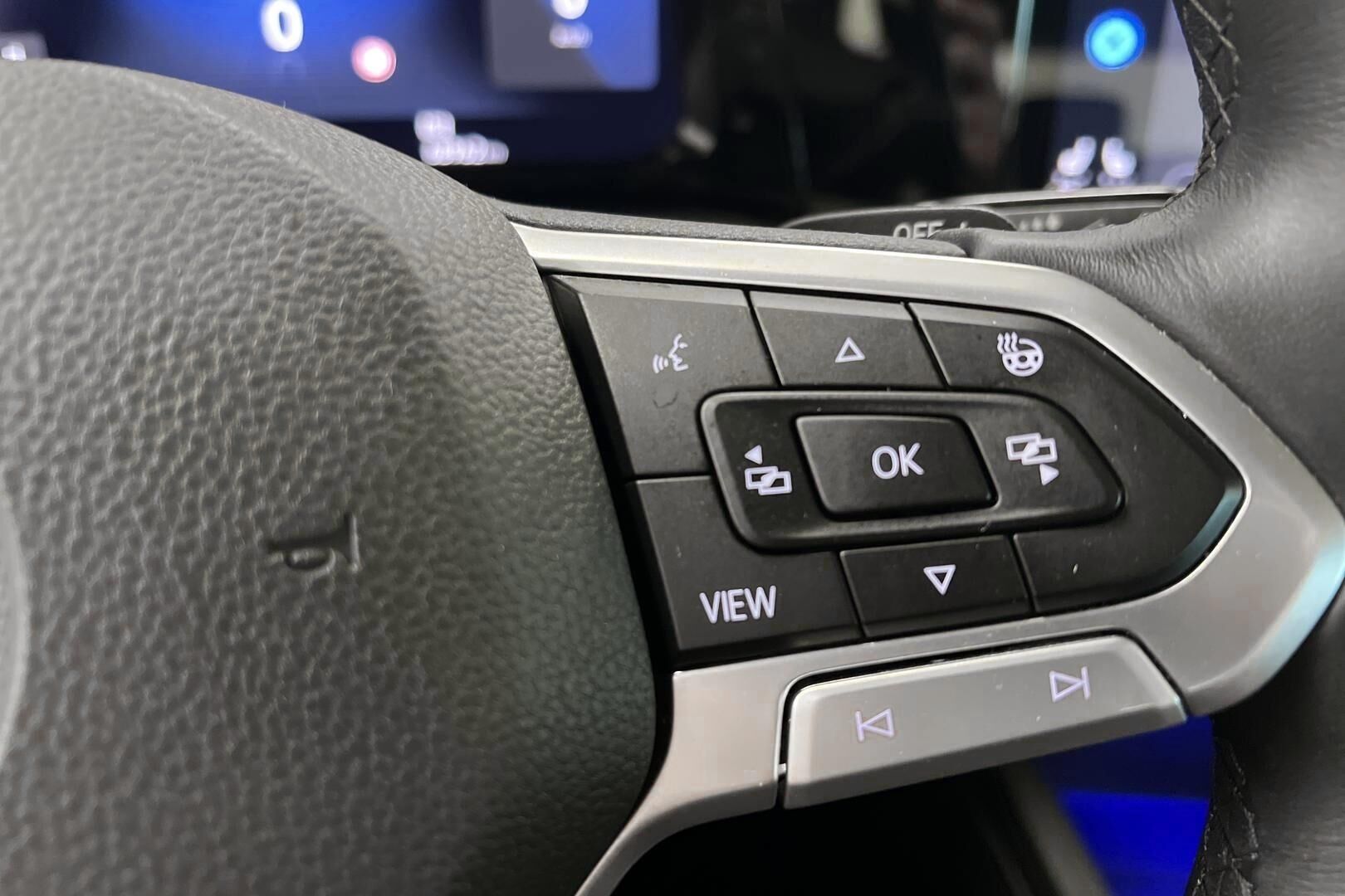 Volkswagen Golf iso kuva 18