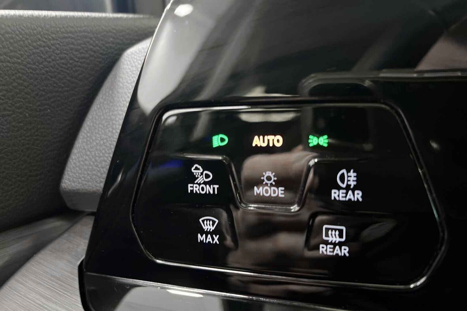 Volkswagen Golf iso kuva 19