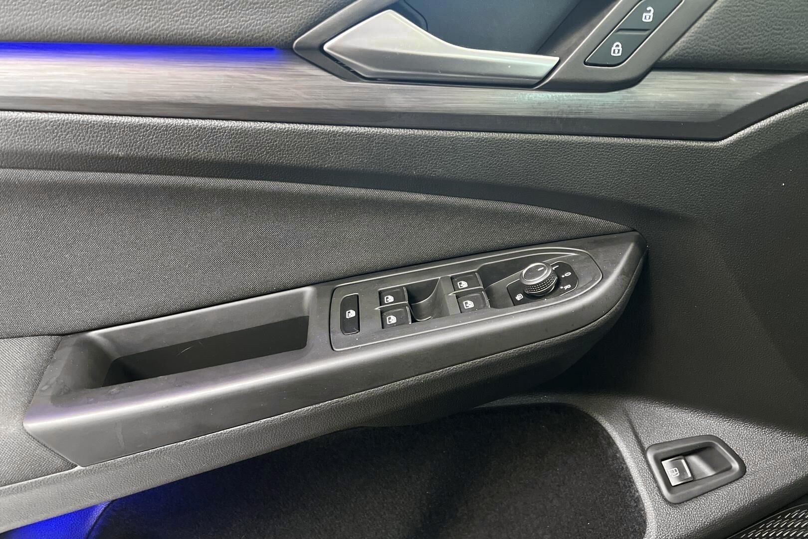 Volkswagen Golf iso kuva 20