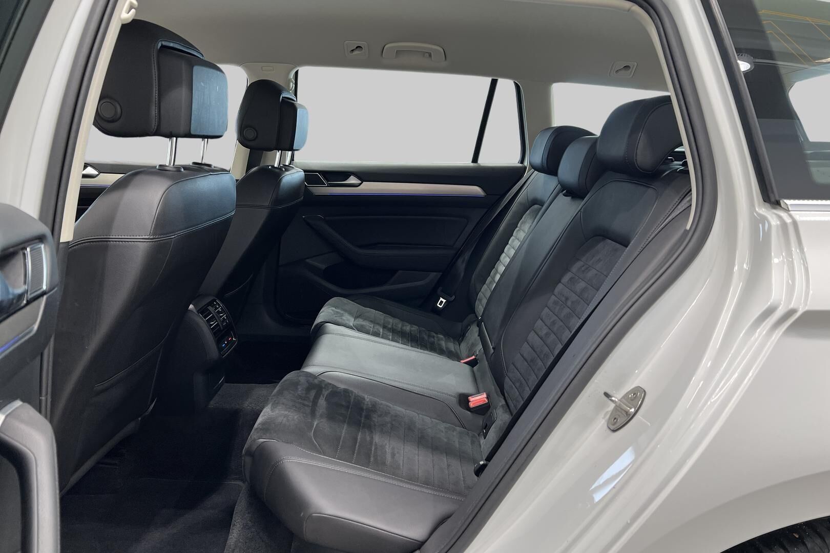 Volkswagen Passat iso kuva 10