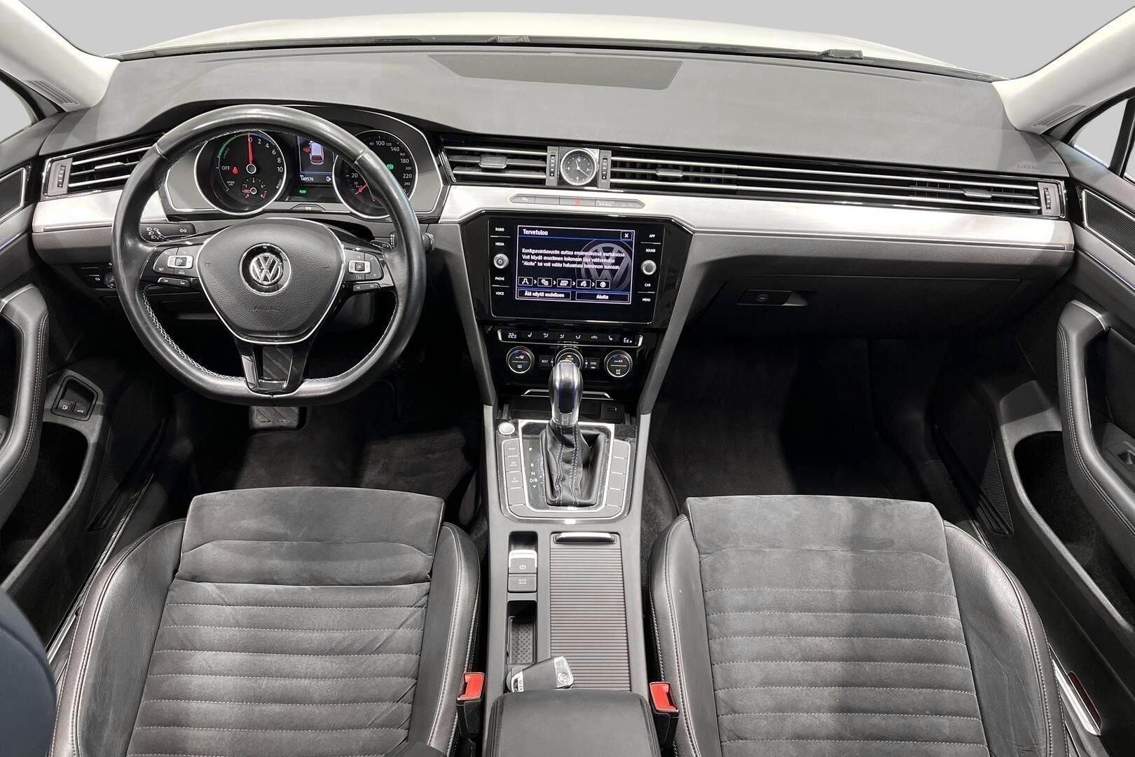 Volkswagen Passat iso kuva 11