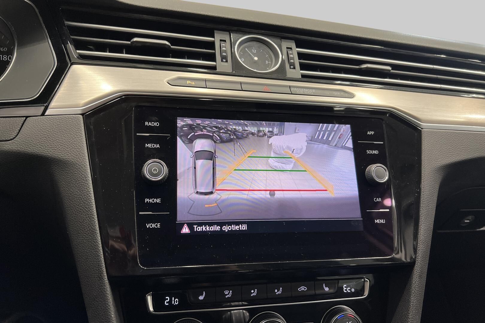 Volkswagen Passat iso kuva 15