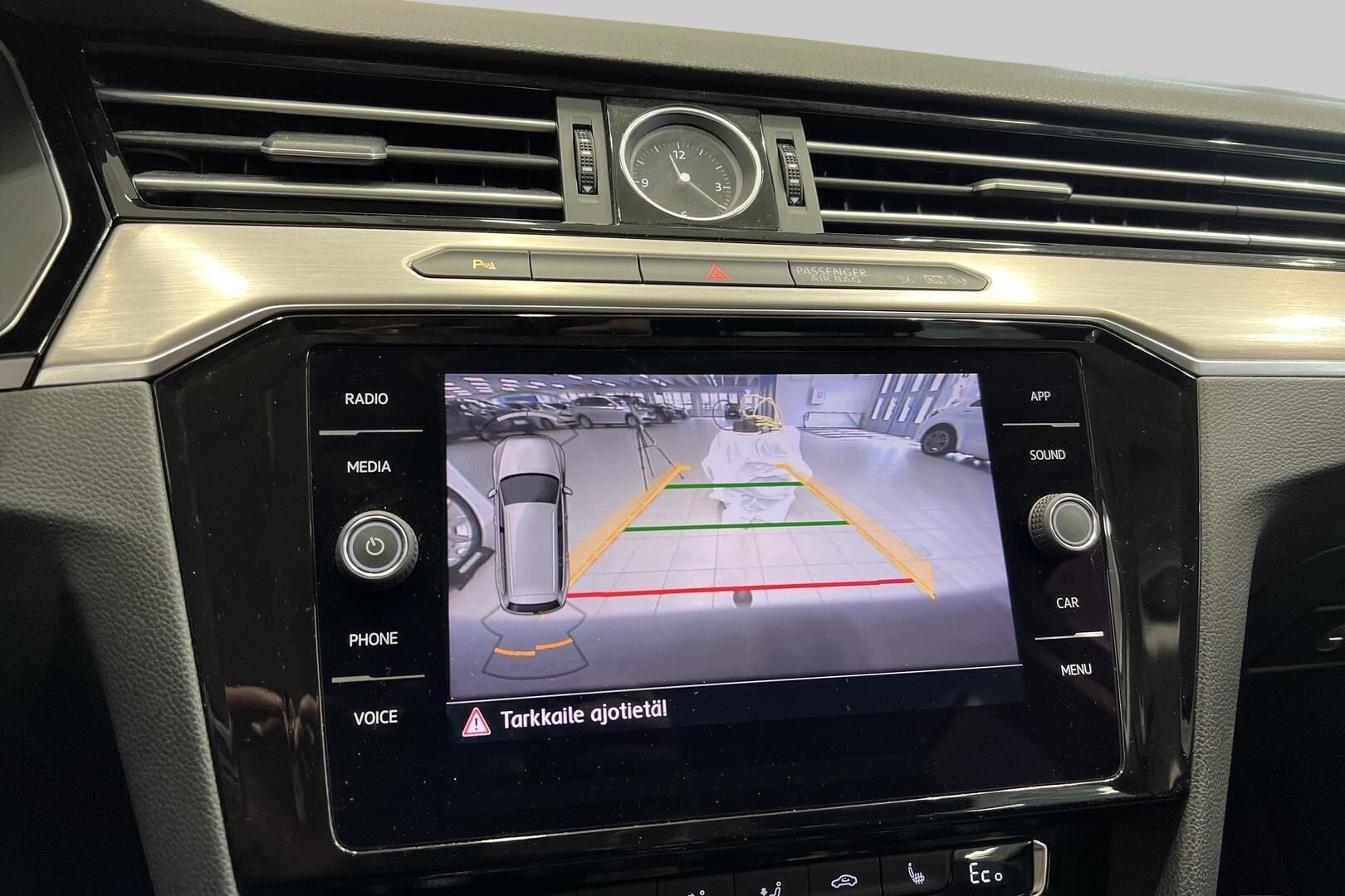 Volkswagen Passat iso kuva 15