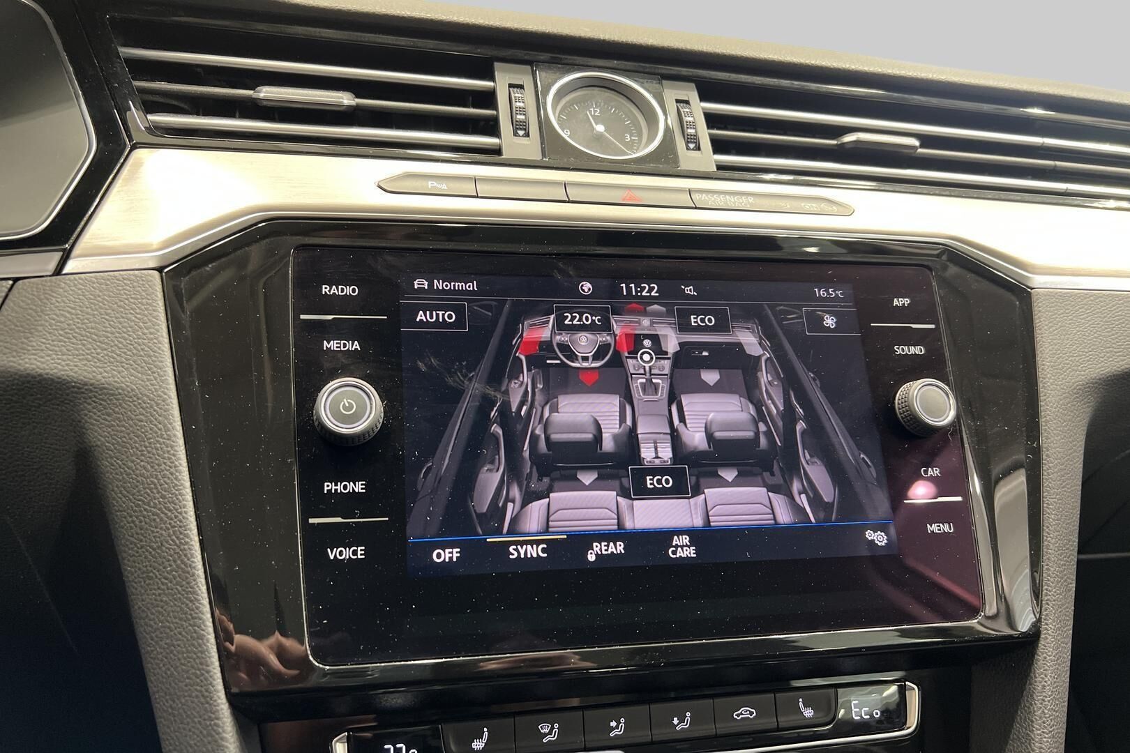 Volkswagen Passat iso kuva 17