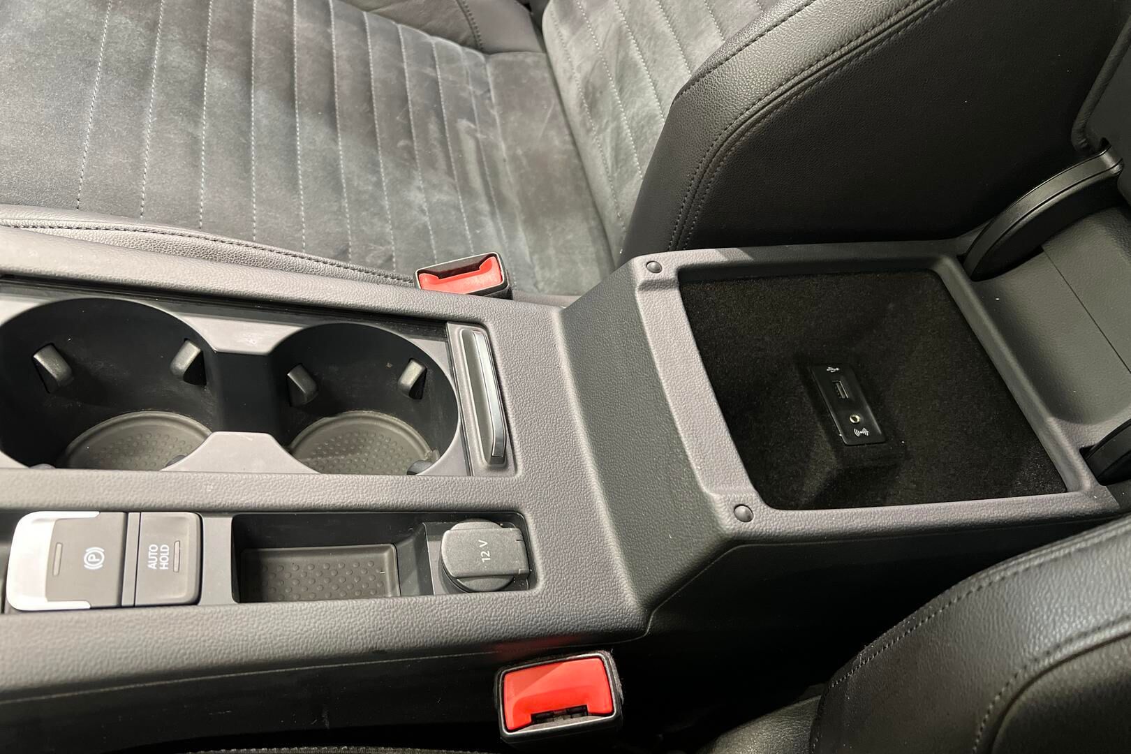 Volkswagen Passat iso kuva 24