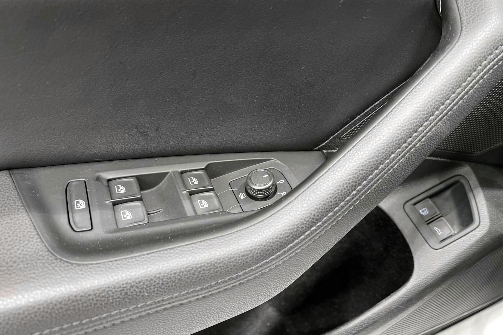 Volkswagen Passat iso kuva 25