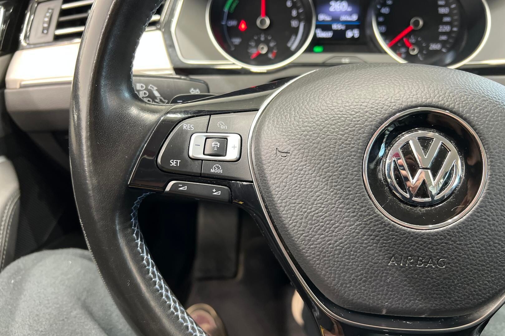 Volkswagen Passat iso kuva 26