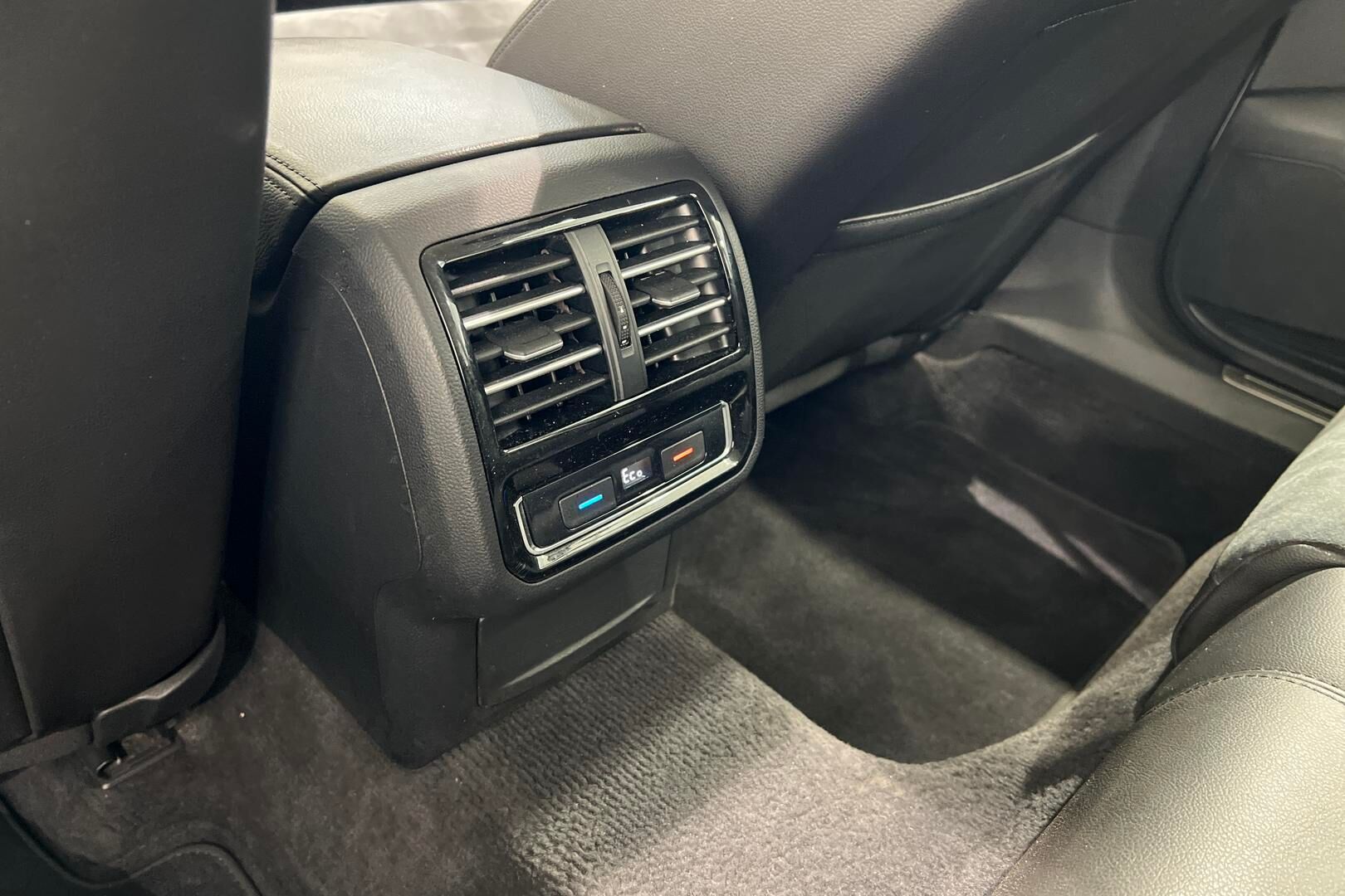 Volkswagen Passat iso kuva 27
