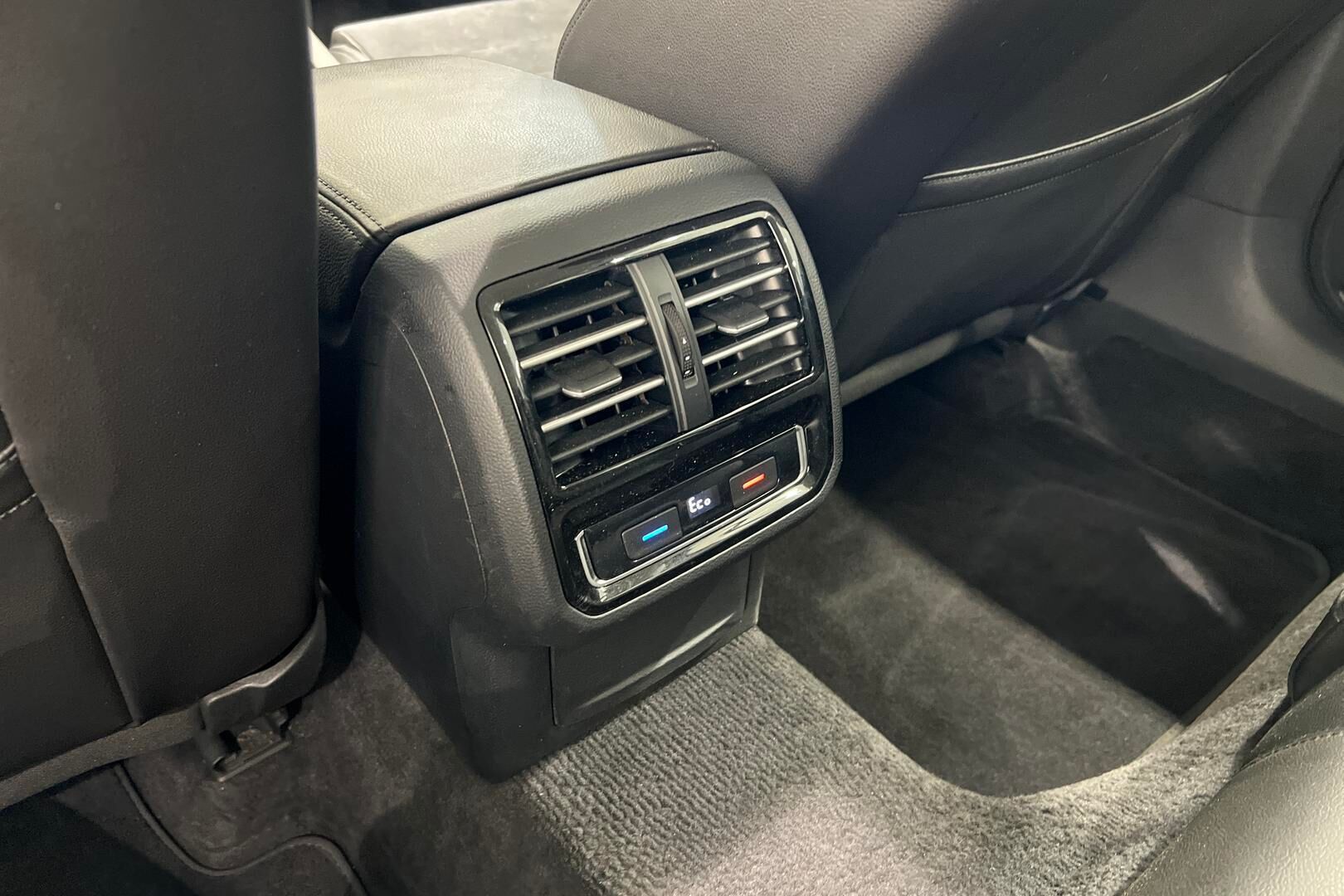 Volkswagen Passat iso kuva 29