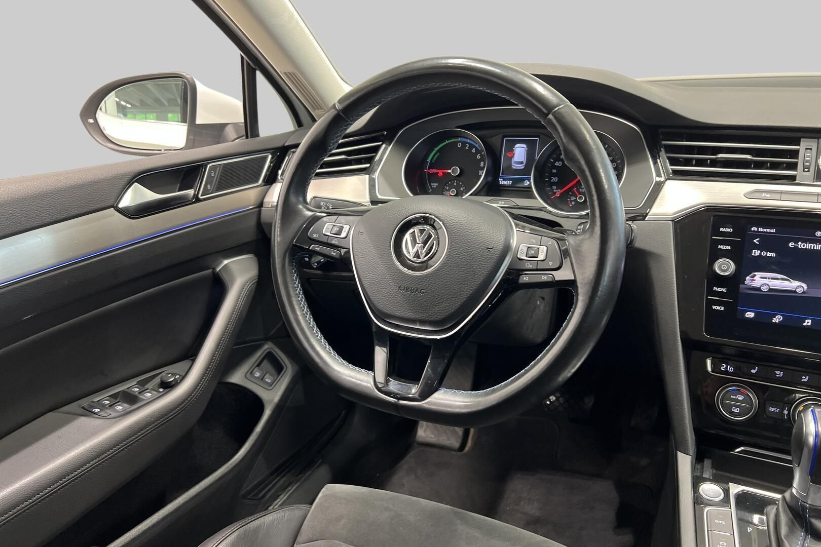Volkswagen Passat iso kuva 30