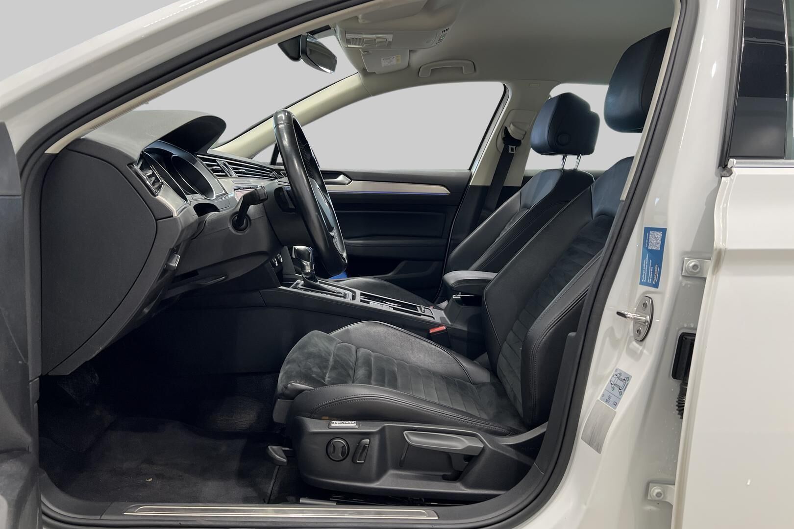Volkswagen Passat iso kuva 9
