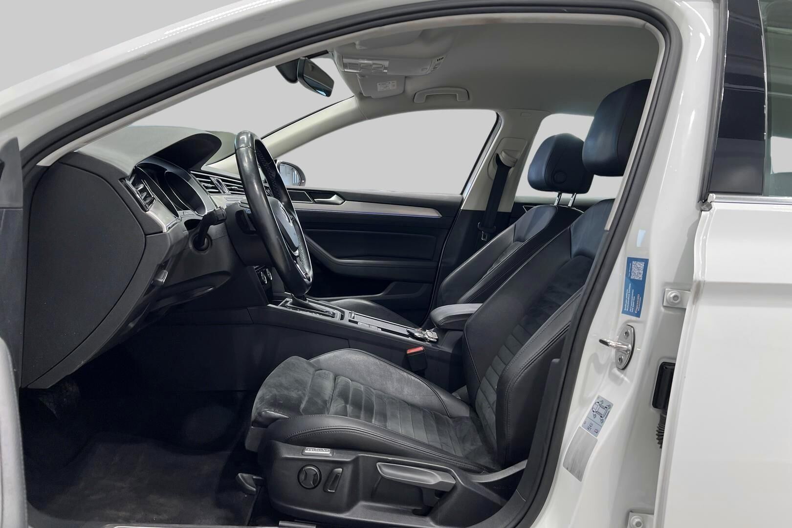 Volkswagen Passat iso kuva 9