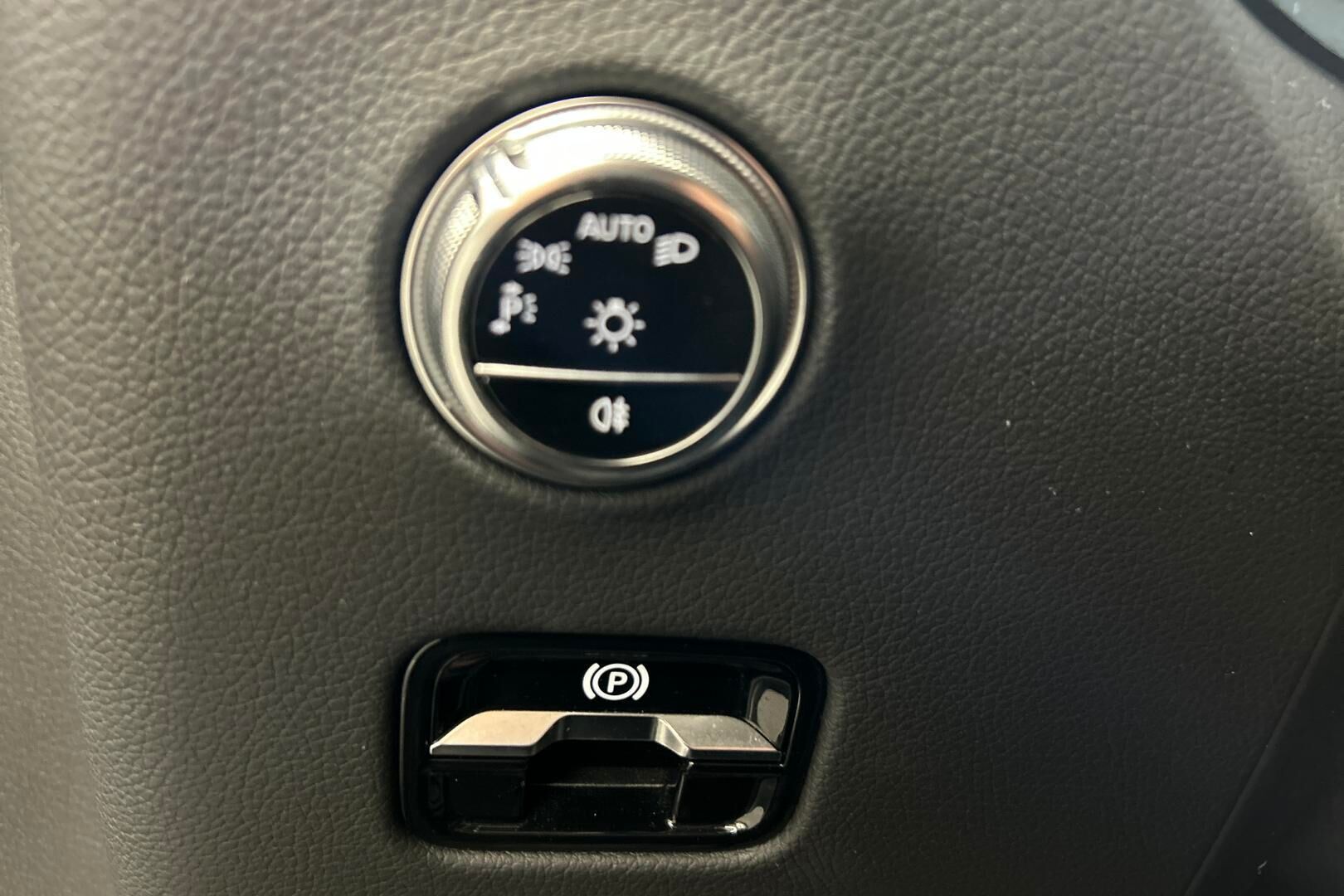 Mercedes-Benz GLC iso kuva 19