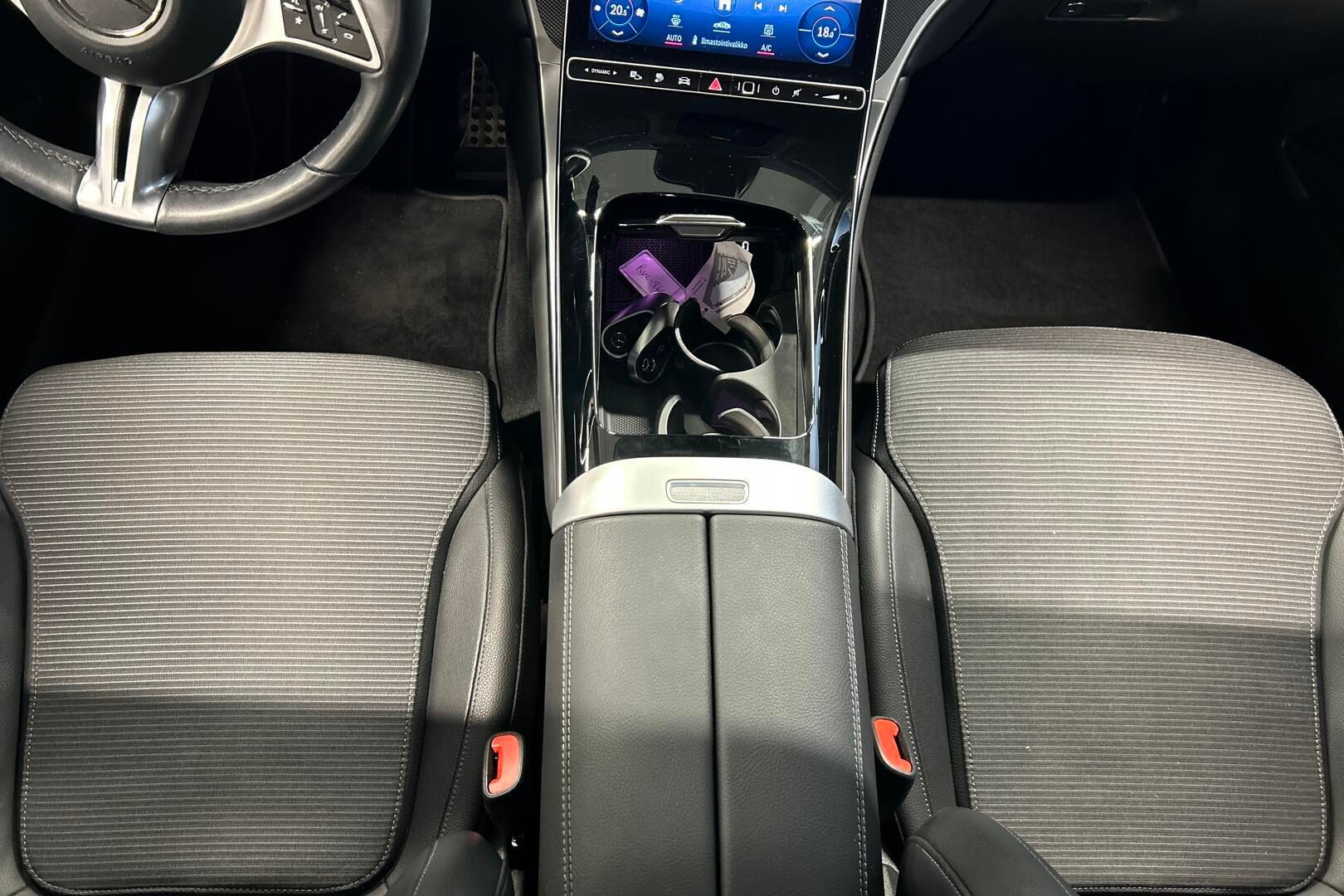 Mercedes-Benz GLC iso kuva 24