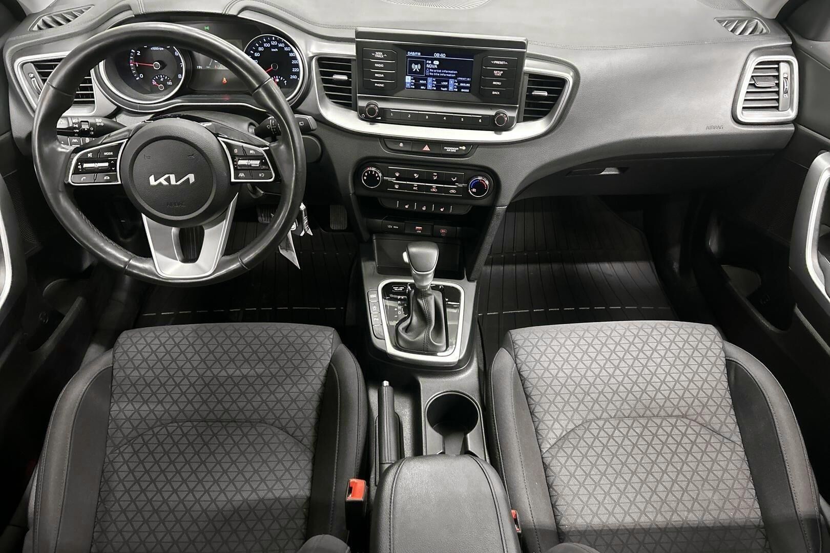 Kia Ceed iso kuva 18