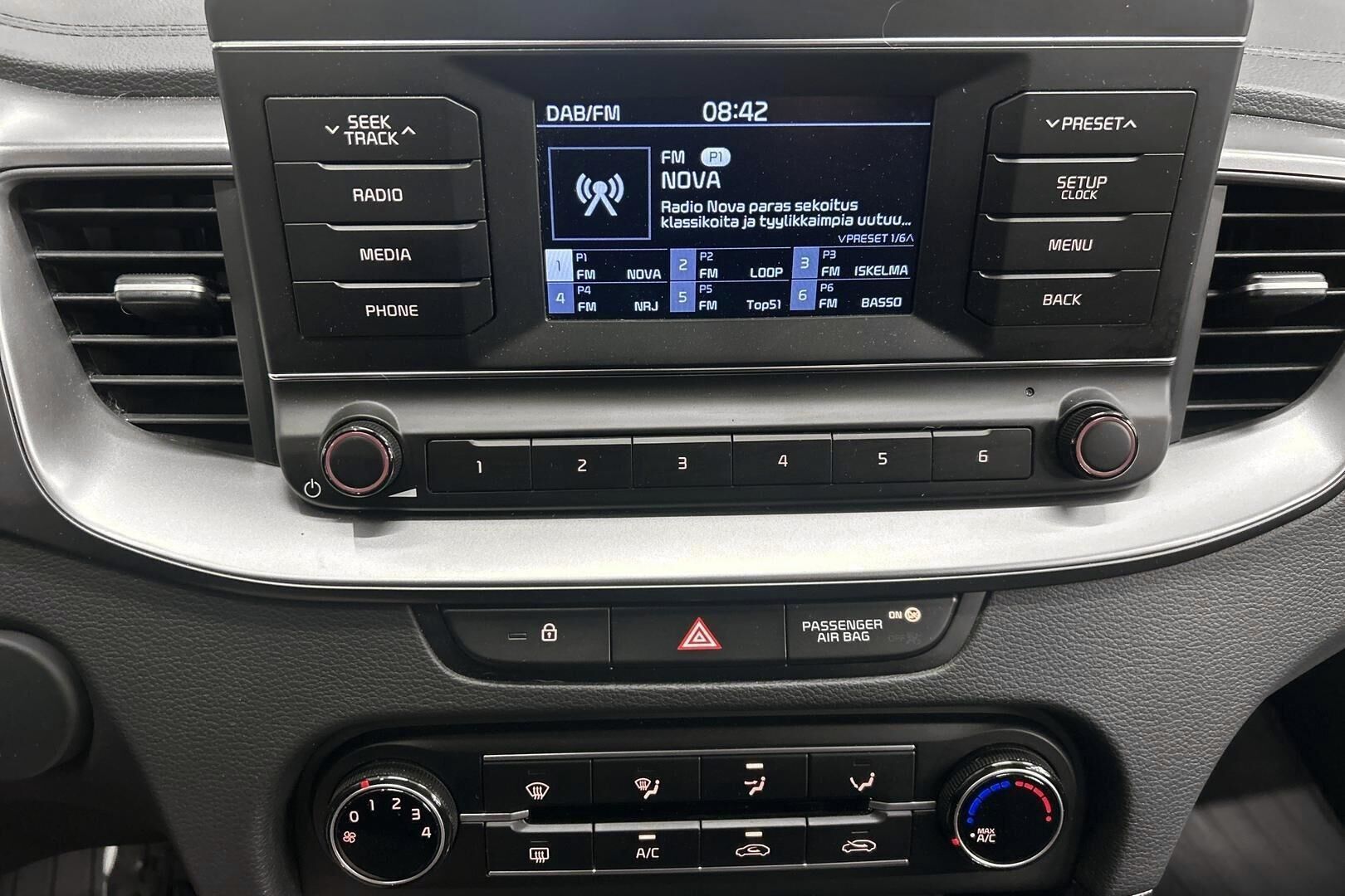 Kia Ceed iso kuva 10