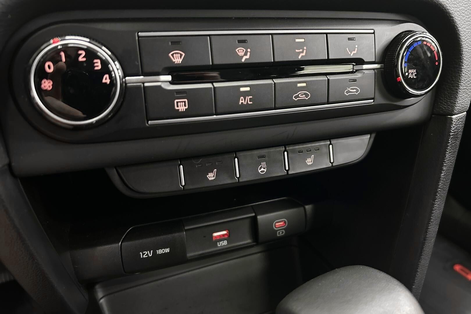 Kia Ceed iso kuva 21