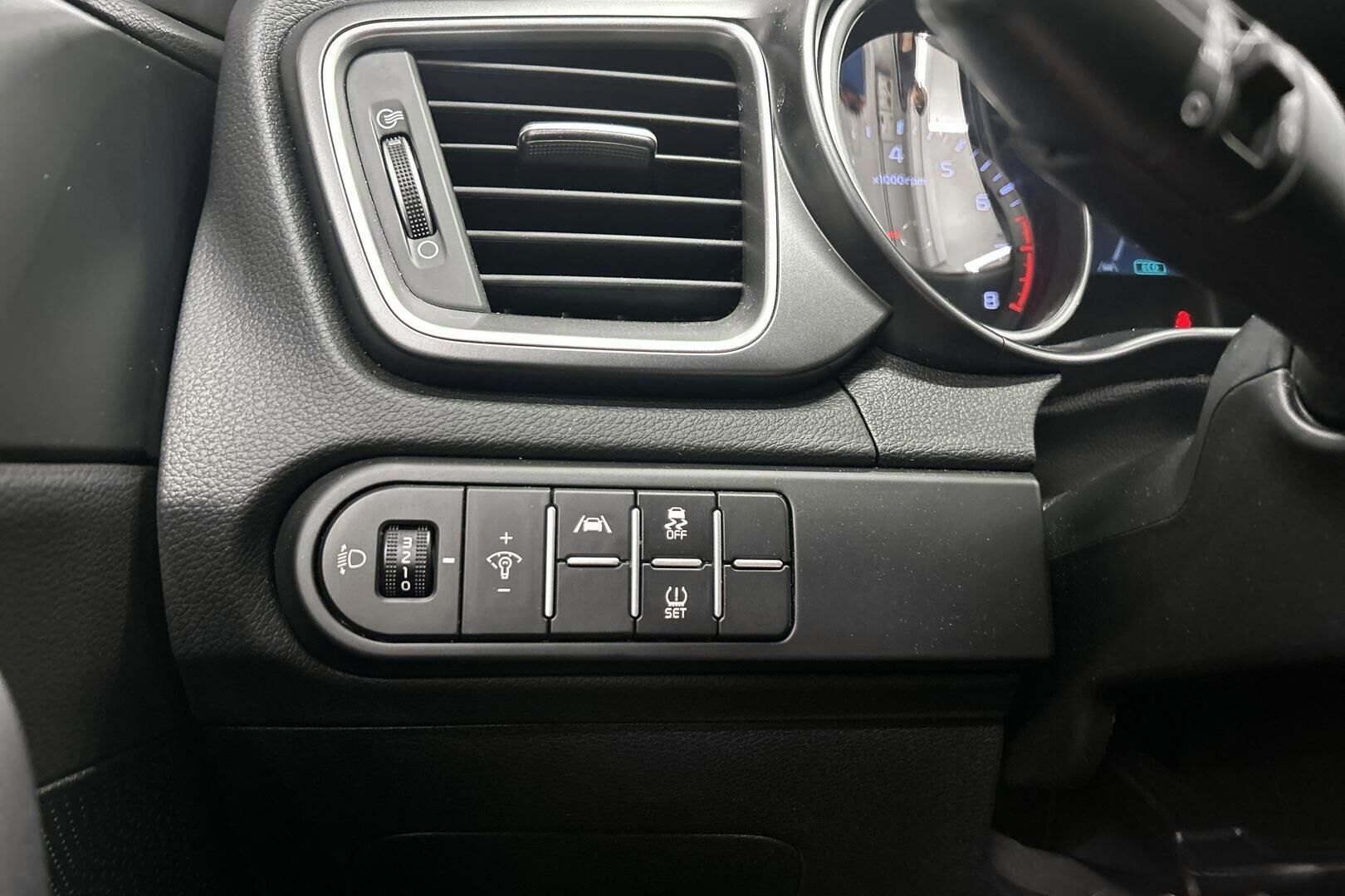 Kia Ceed iso kuva 12