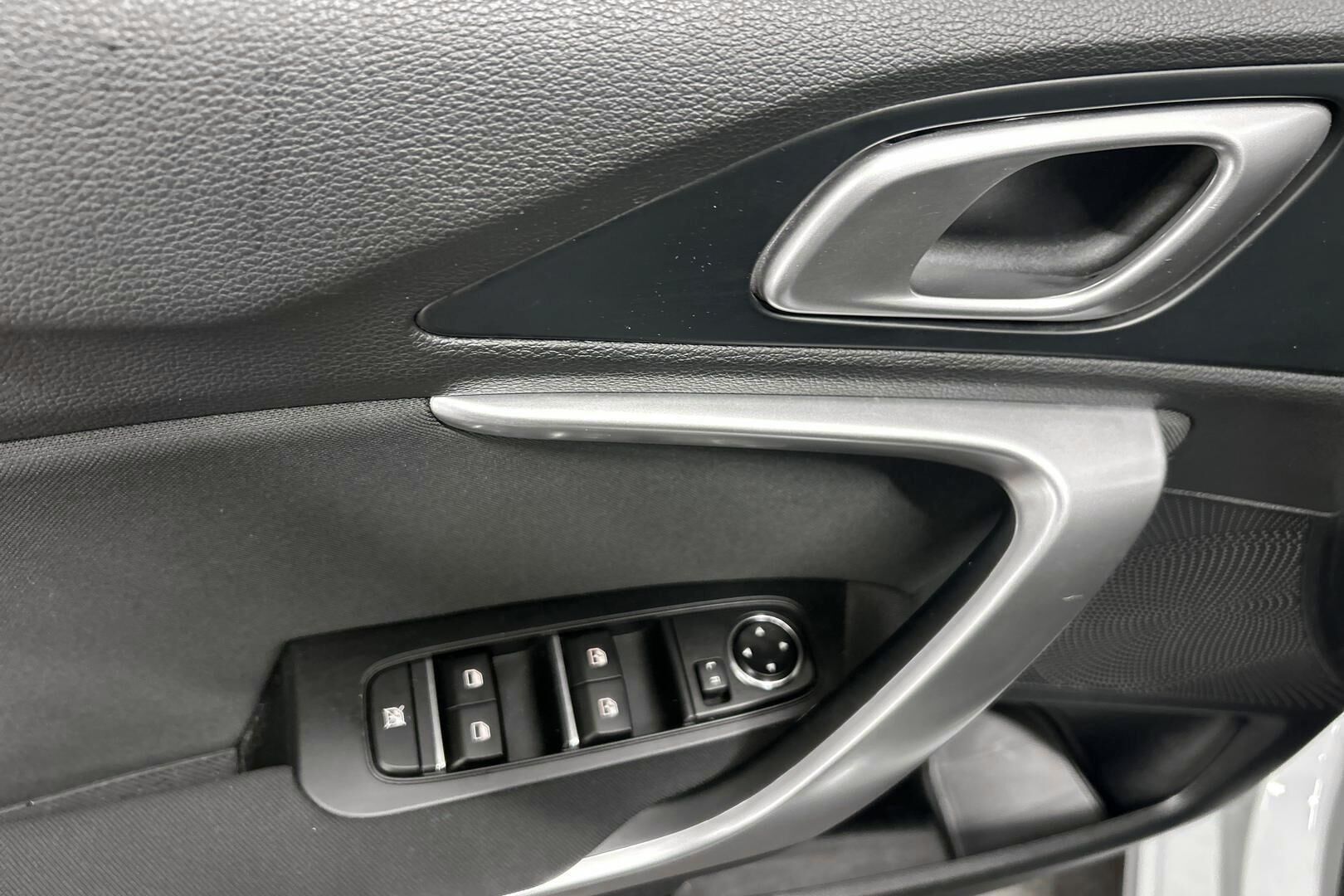 Kia Ceed iso kuva 13