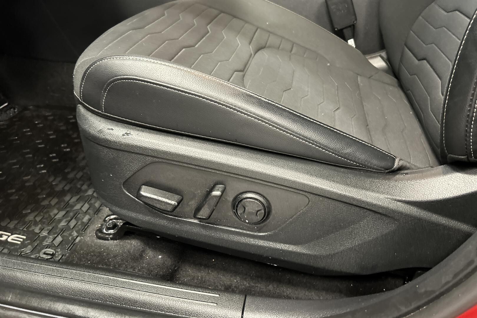 Kia Sportage iso kuva 24