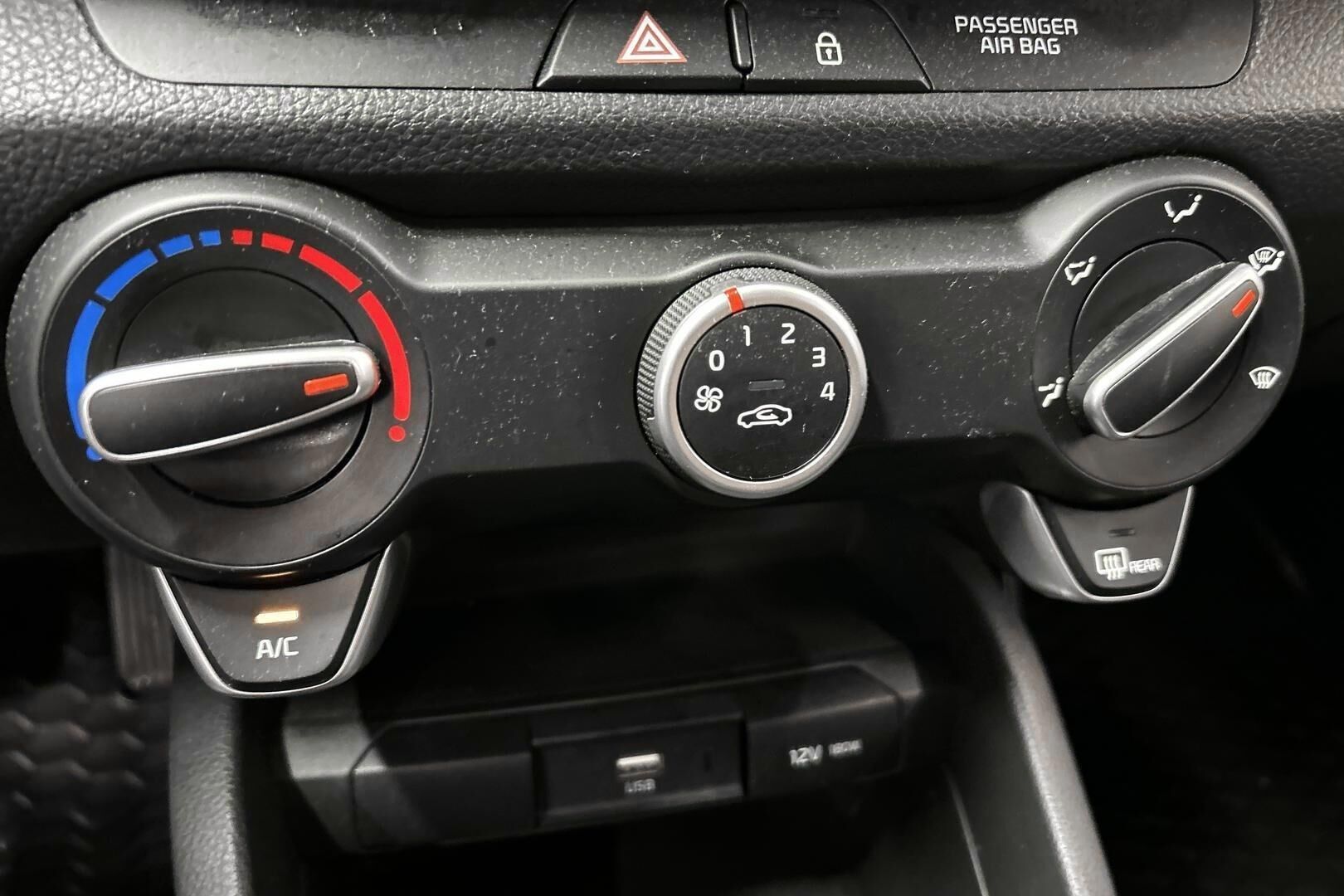 Kia Stonic iso kuva 18