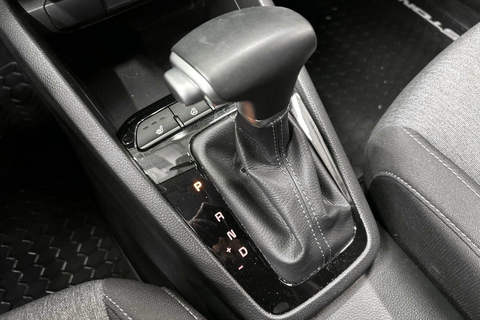 Kia Stonic iso kuva 19