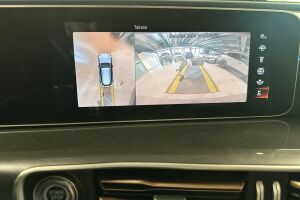 Mercedes-Benz EQC esikatselu 24