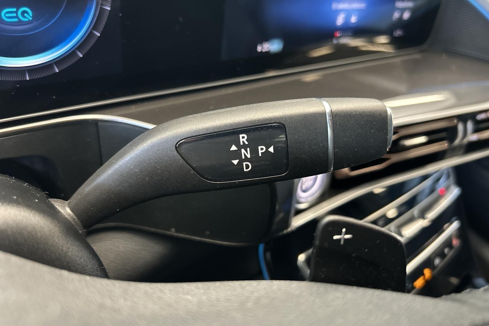 Mercedes-Benz EQC iso kuva 19