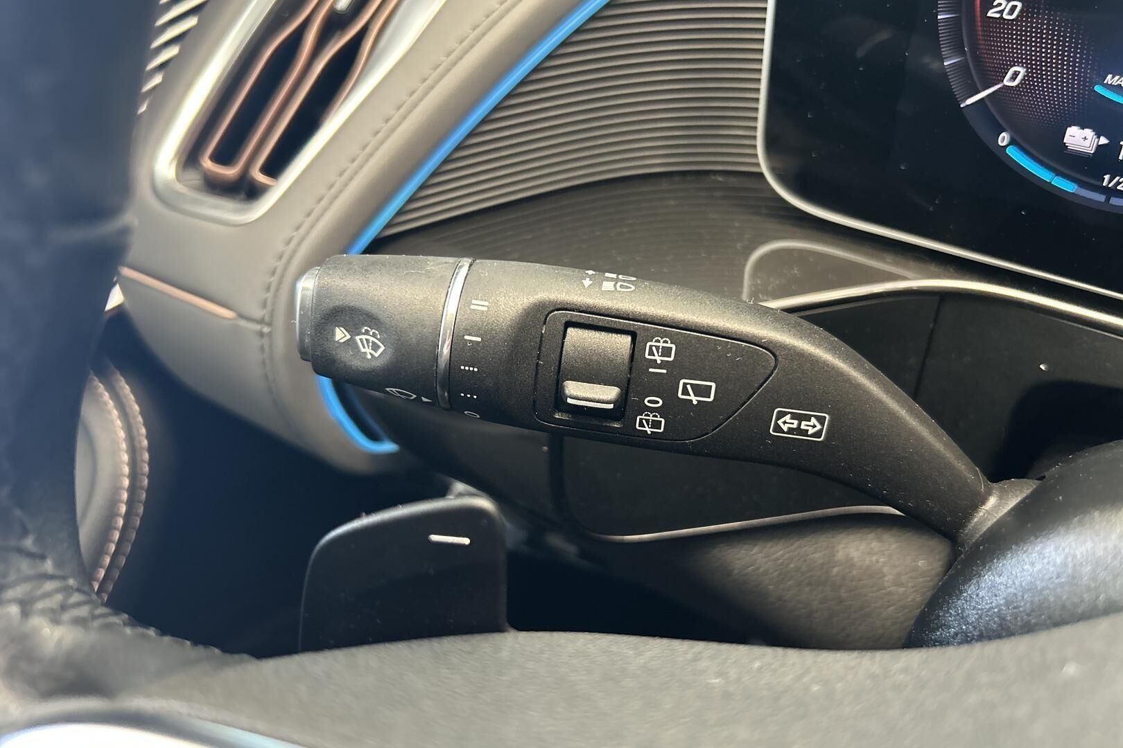 Mercedes-Benz EQC iso kuva 20