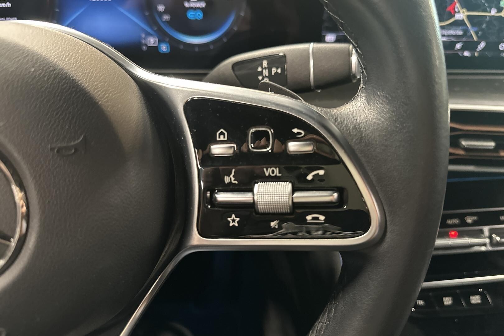 Mercedes-Benz EQC iso kuva 25