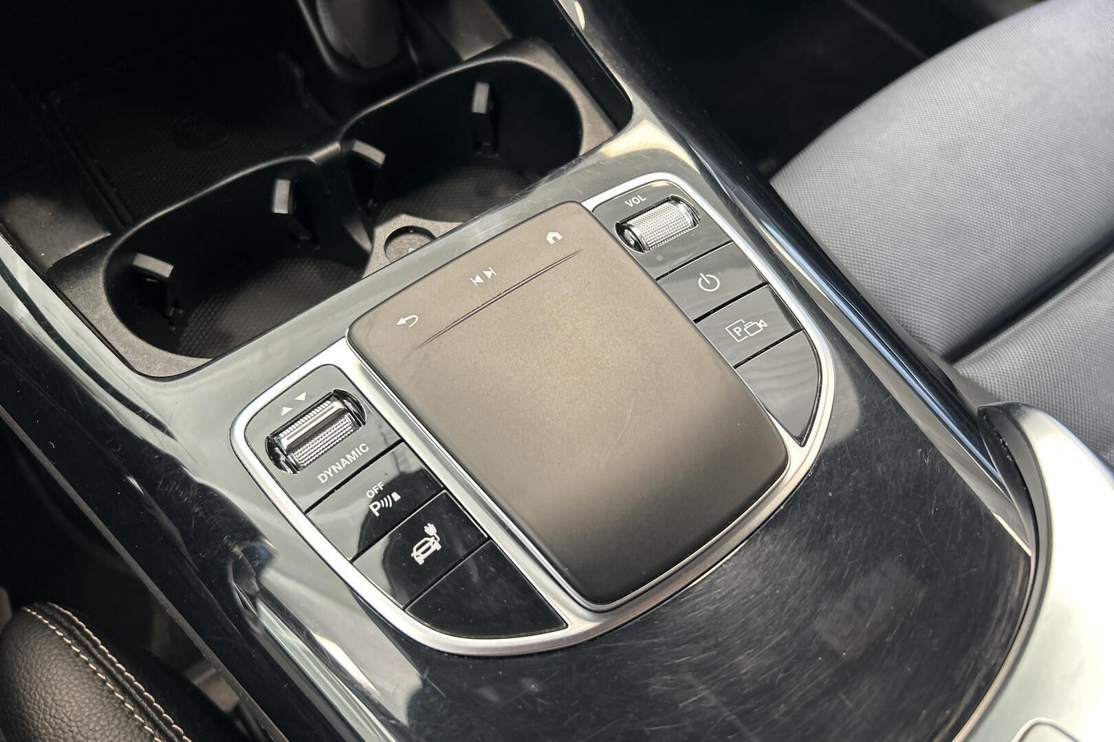 Mercedes-Benz EQC iso kuva 33