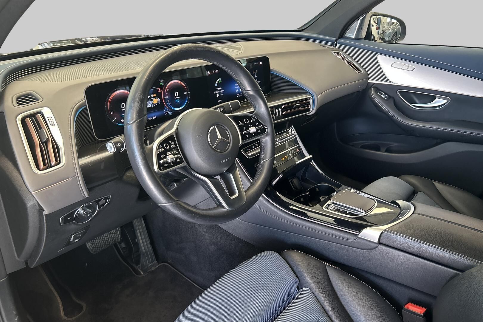Mercedes-Benz EQC iso kuva 8