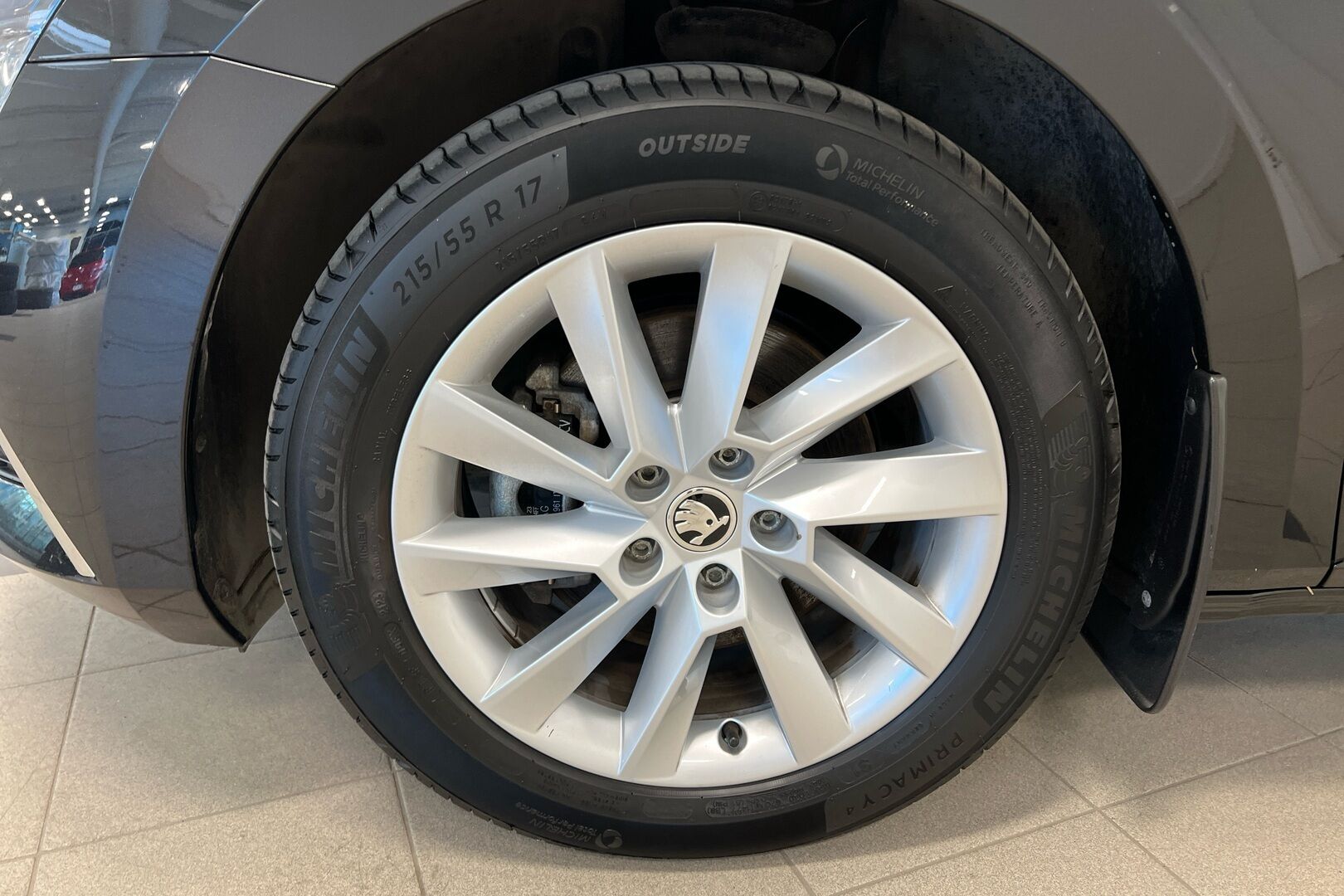 Skoda Superb iso kuva 10