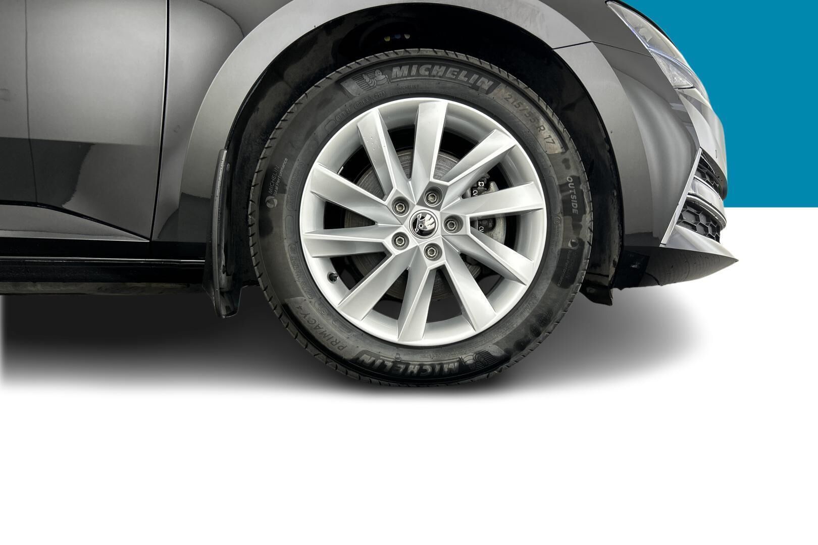 Skoda Superb iso kuva 13