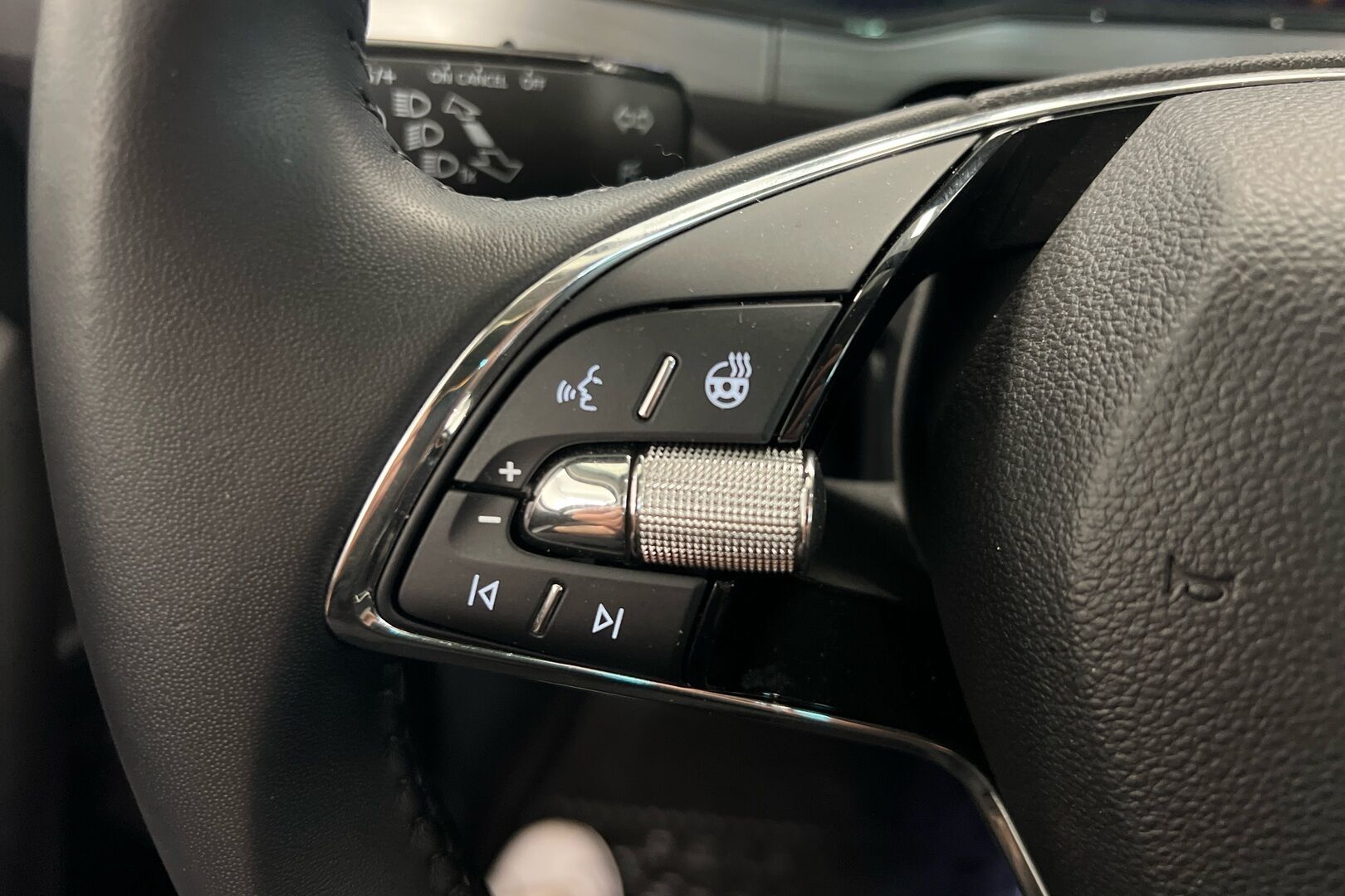 Skoda Superb iso kuva 14