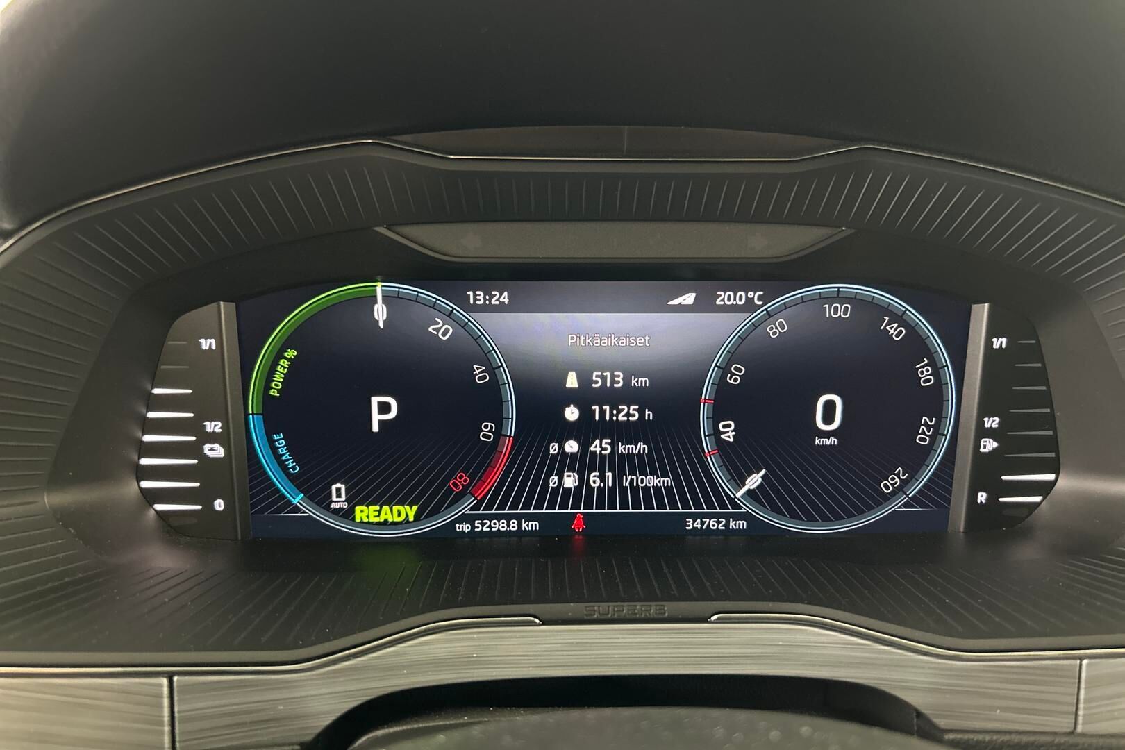 Skoda Superb iso kuva 14