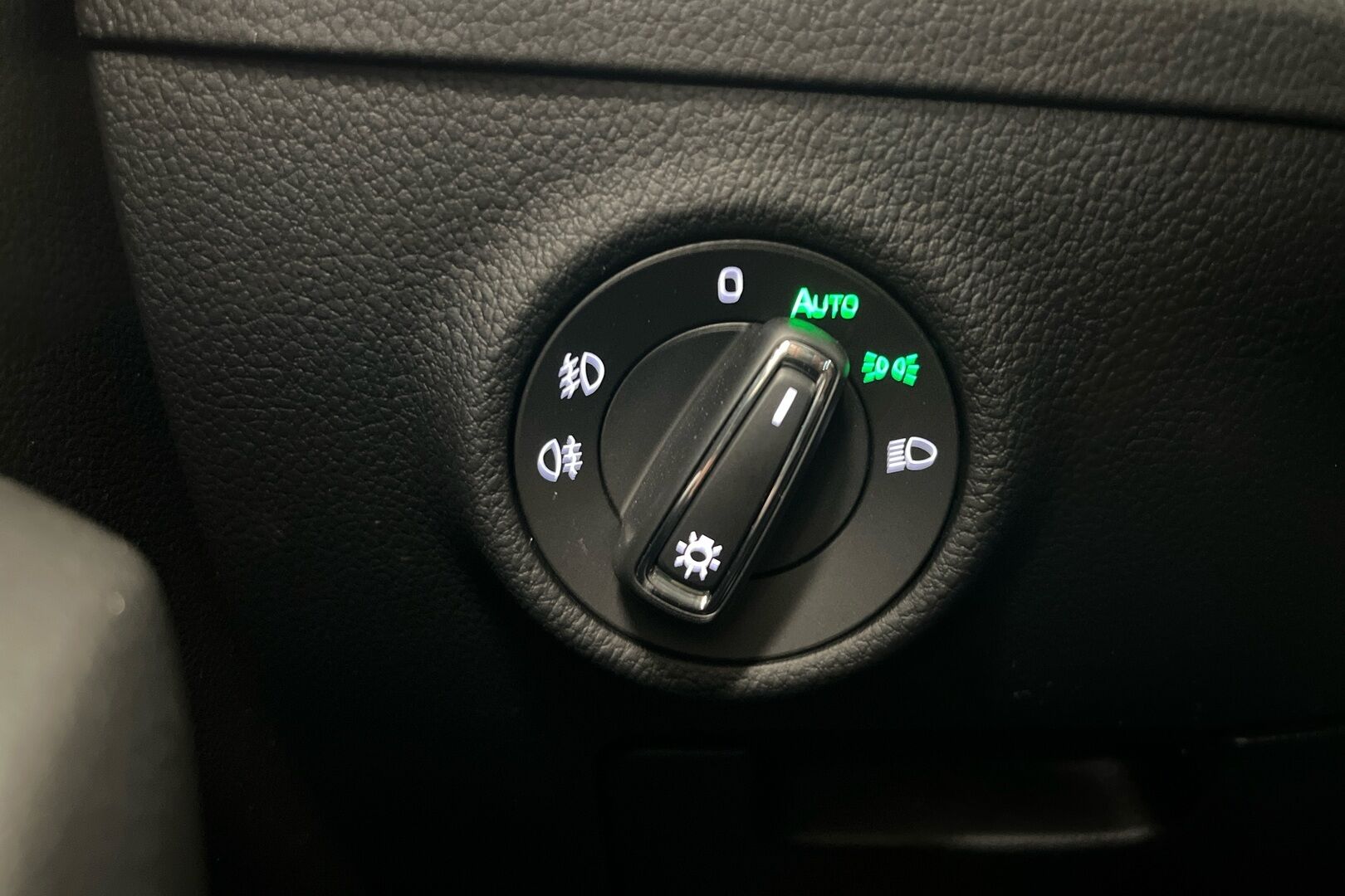 Skoda Superb iso kuva 16