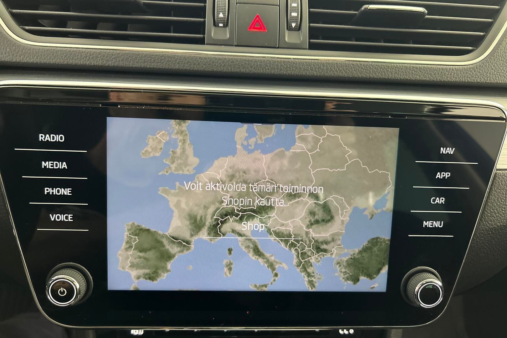Skoda Superb iso kuva 16