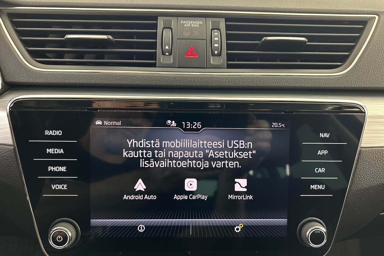 Skoda Superb iso kuva 18