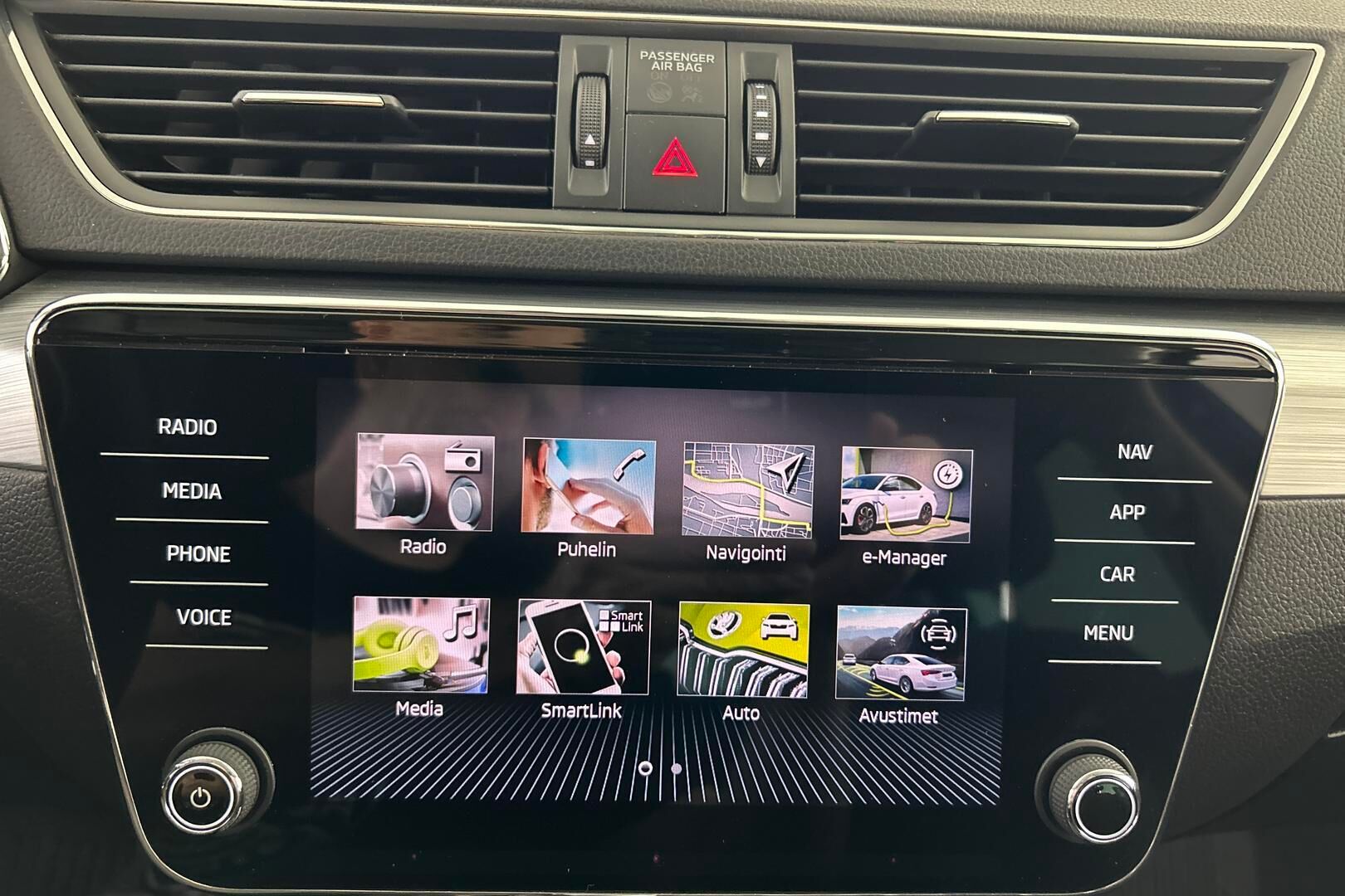 Skoda Superb iso kuva 19