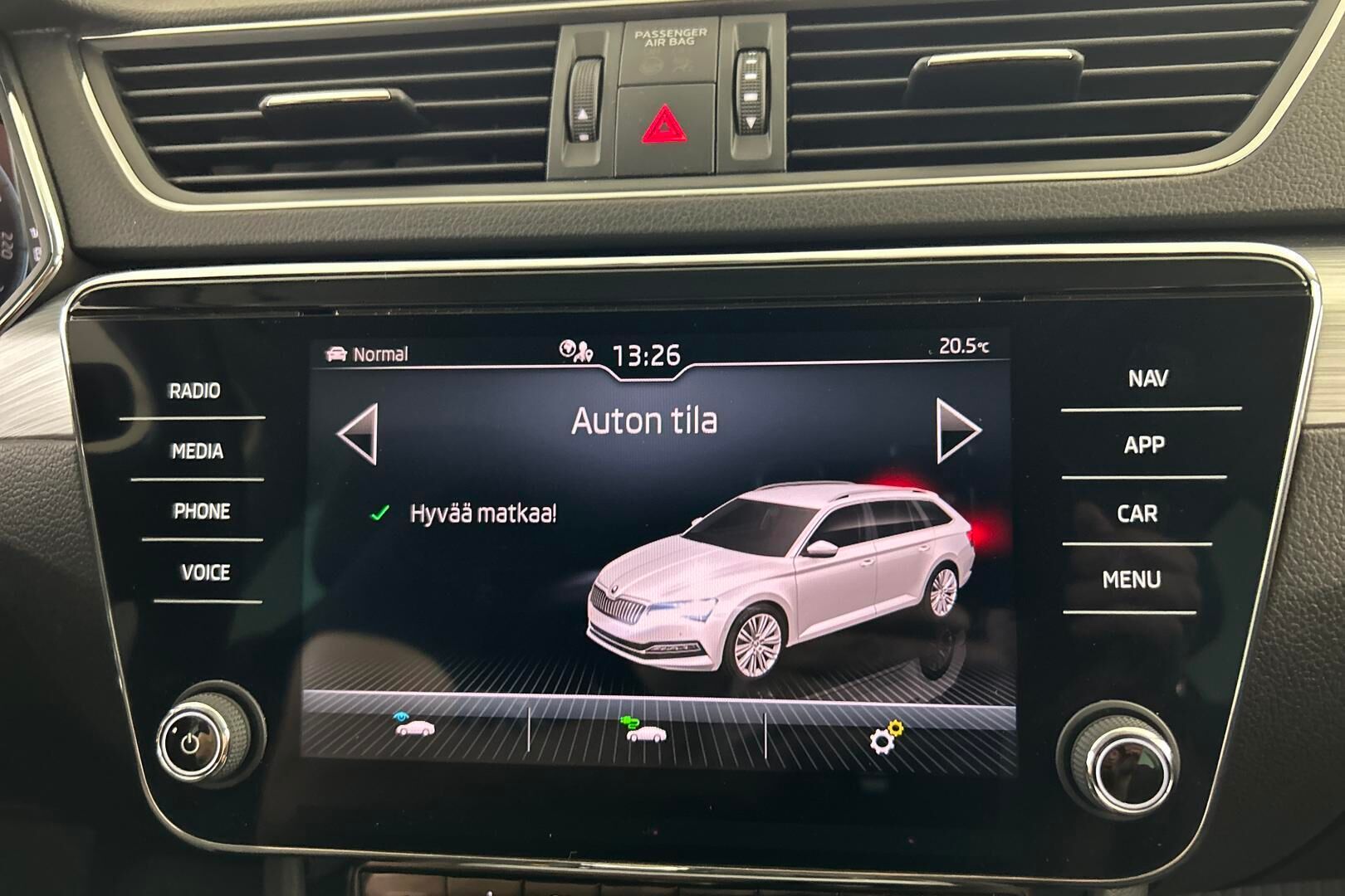 Skoda Superb iso kuva 20