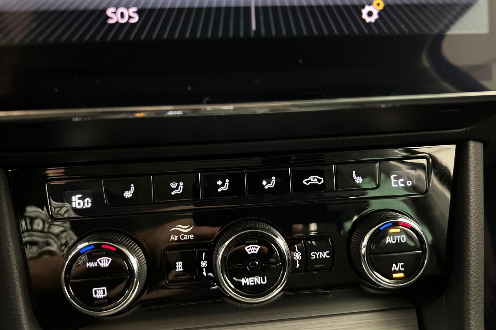 Skoda Superb iso kuva 22