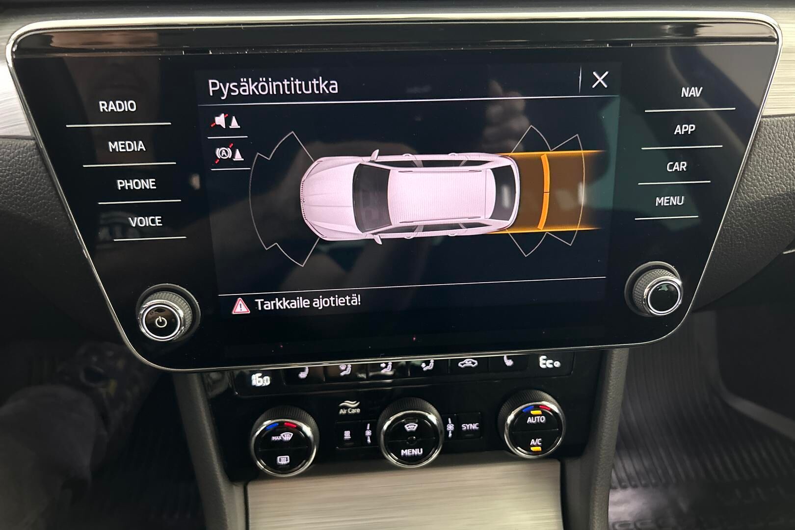 Skoda Superb iso kuva 23
