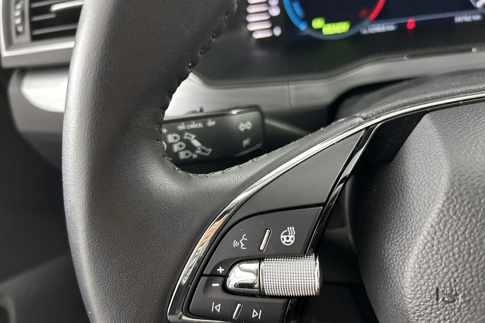 Skoda Superb iso kuva 27