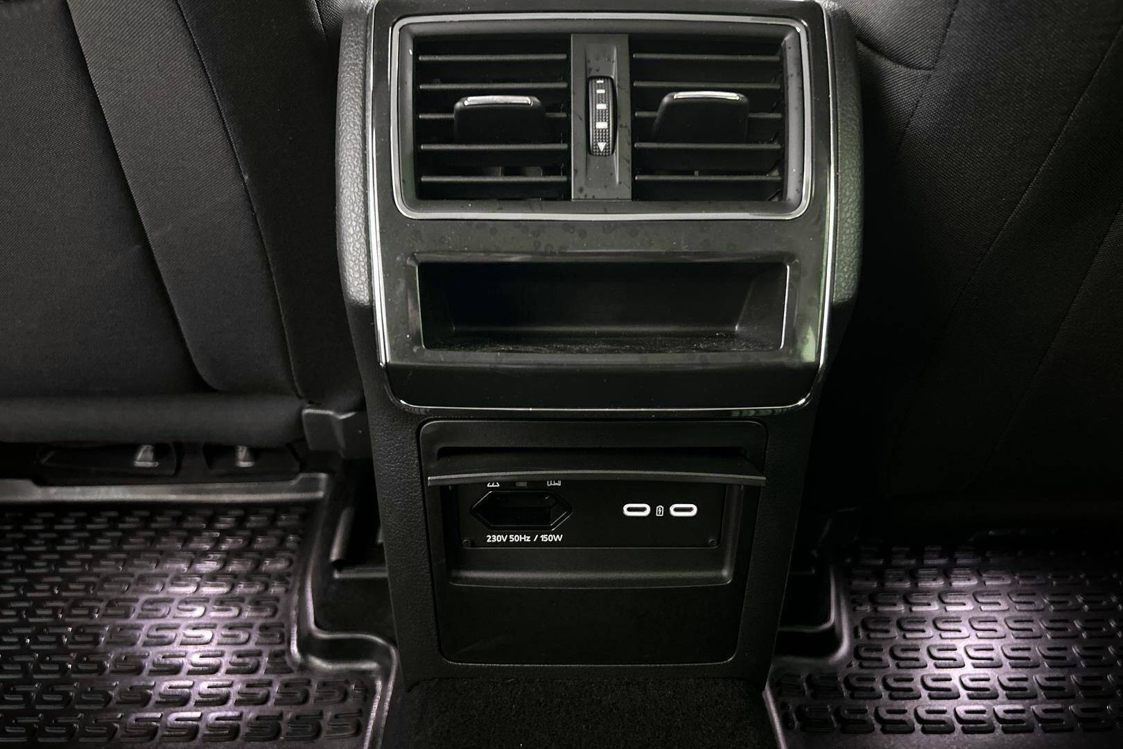 Skoda Superb iso kuva 31