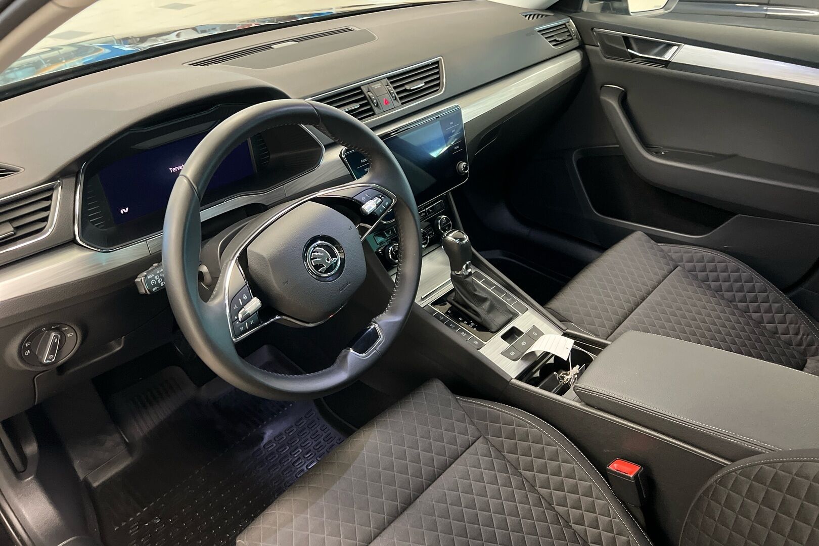 Skoda Superb iso kuva 6