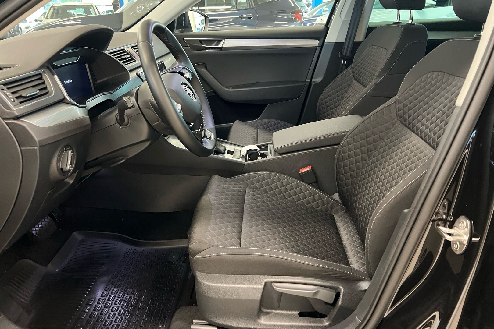 Skoda Superb iso kuva 7